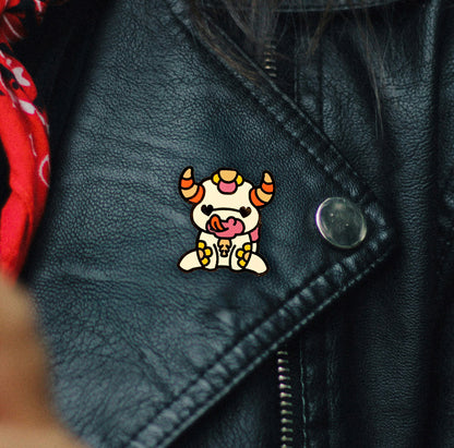pin enamel torito beige